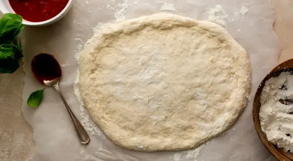 La pâte à pizza rapide inratable : votre secret pour ce soir