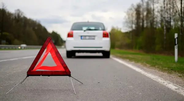 Czy można holować auto bez przeglądu? Poznaj zasady i konsekwencje