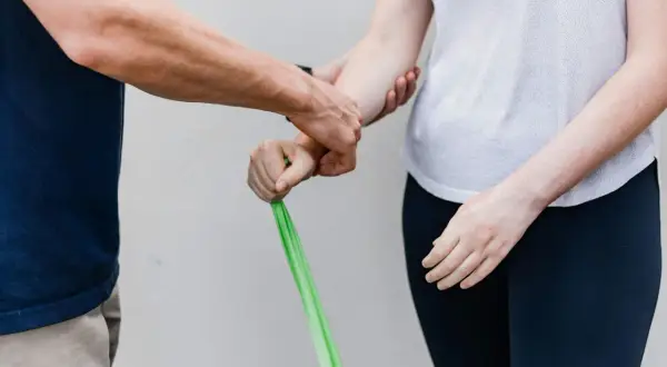 Ile zarabia fizjoterapeuta w szpitalu? Zaskakujące różnice w pensjach