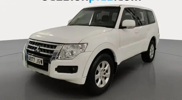 Mitsubishi Montero 3.2 DID 200cv blanco, listo para la aventura.
