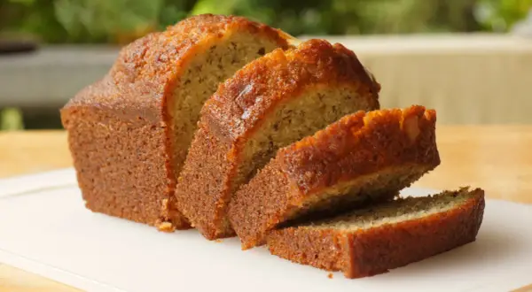 Saftig banankaka, perfekt för fikat. Ett enkelt banankaka recept som alla kan lyckas med.