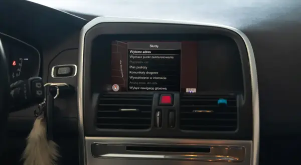 Volvo XC60: Aktualizacja map nawigacji za darmo? Poradnik krok po kroku