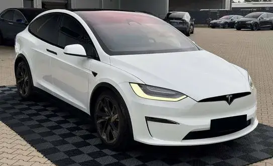 Tesla Model X: Cena, leasing, serwis czy to się opłaca w Polsce?