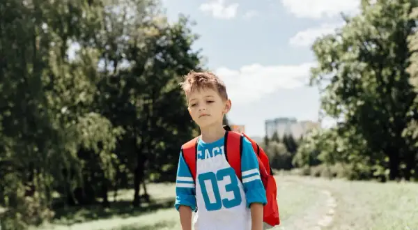 Fobia szkolna: Jak pomóc dziecku pokonać lęk przed szkołą?