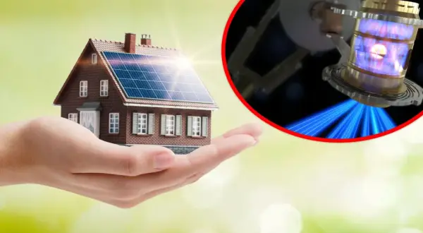Dom z panelami słonecznymi na dłoni, obok urządzenie do zimnej fuzji, symbolizujące przyszłość energetyki.