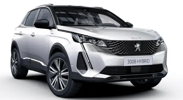 Silver Peugeot 3008 plug-in hybrid test. En modern SUV med distinkt grill och LED-lampor.