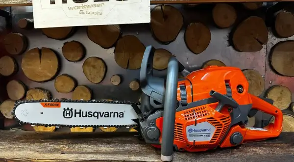 Jaki olej do pilarki Husqvarna? Wybierz najlepszy dla swojej maszyny