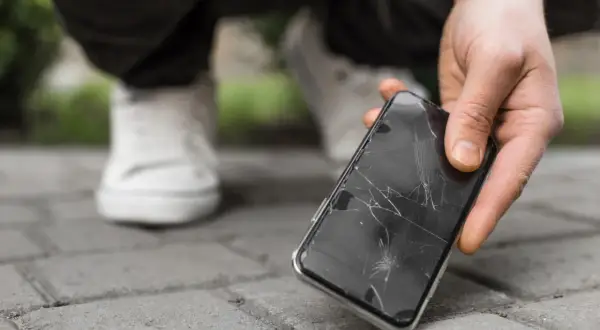 Ile kosztuje wymiana aparatu w telefonie? Sprawdź ceny napraw!