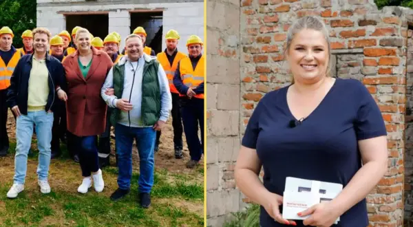 Uśmiechnięci ludzie w kaskach i kamizelkach na budowie, obok kobieta z książką.