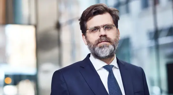 Doradca podatkowy a prawnik: kluczowe różnice i wybór eksperta