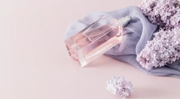 Jak zapakować perfumy na prezent, by zachwycić obdarowanego?