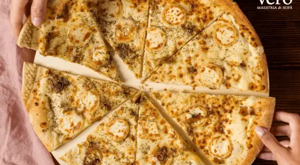 Pizza we Włoszech: Jedz jak Włoch i uniknij faux pas!