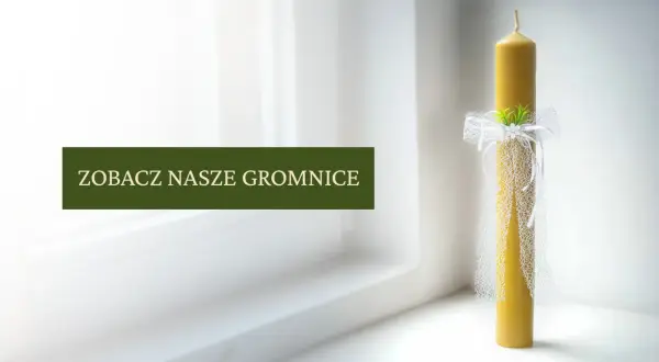 Świeca gromniczna ozdobiona koronką i kwiatami. Idealna dla tych, kto kupuje świece na chrzest.