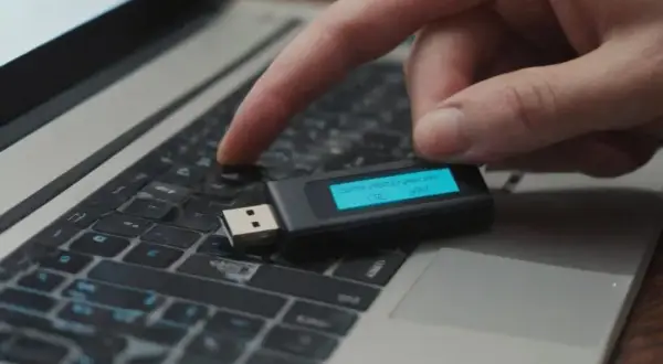 Jak zgrać nagranie z monitoringu na pendrive bez problemów