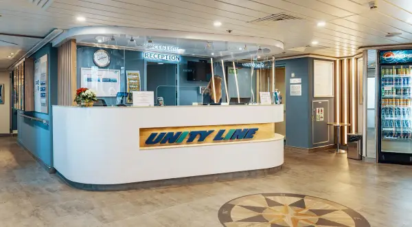 Recepcja Unity Line na promie. Czekamy na rejs, by poczuć prom skania.