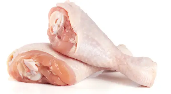 Czy pies może jeść surowego kurczaka? Bezpieczne wskazówki i ryzyka