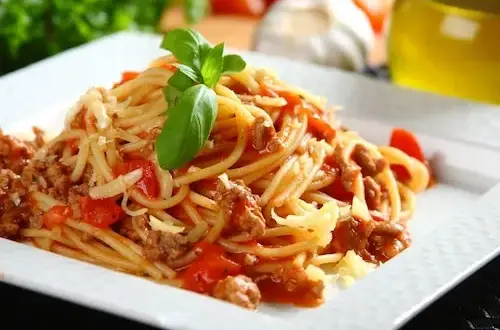 Co zrobić z makaronu spaghetti? 7 kreatywnych przepisów na dania