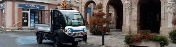Samochód który zbiera elektrośmieci z osiedla - jak skorzystać z usługi