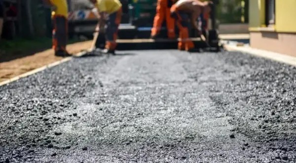 Ile m2 pokrywa tona asfaltu? Sprawdź, zanim zaczniesz projekt!