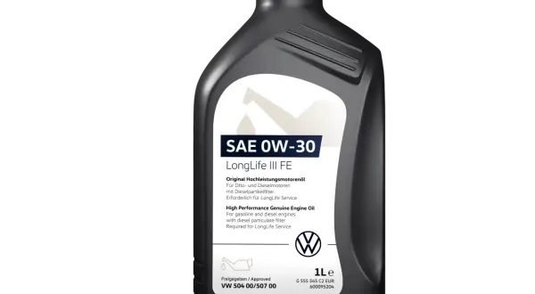 Schwarze Ölflasche mit weißem Etikett, SAE 0W-30 LongLife III FE, VW-Logo.