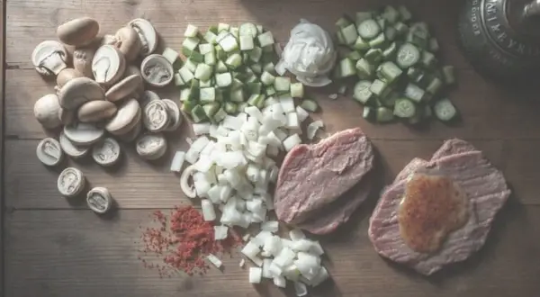 Najlepsze surówki do strogonowa, które wzbogacą Twoje danie