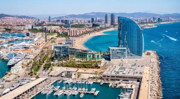 Barcelona nad morzem? Tak! Odkryj jej plaże, port i sekrety