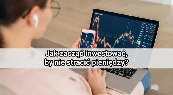 Kobieta analizuje wykresy na telefonie i laptopie, planując inwestycje w akcje polskich spółek.