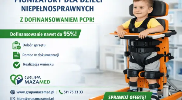 Chłopiec w pionizatorze, urządzeniu dla niepełnosprawnych, z dofinansowaniem do 95%. Grupa Mazamed oferuje dobór sprzętu i pomoc w formalnościach.