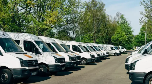 Stawki za kilometr bus 3.5t: Oblicz rentowność i uniknij strat!