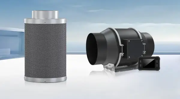 Kolfilter och fläkt med kontrollpanel, delar av ett ventilationssystem.