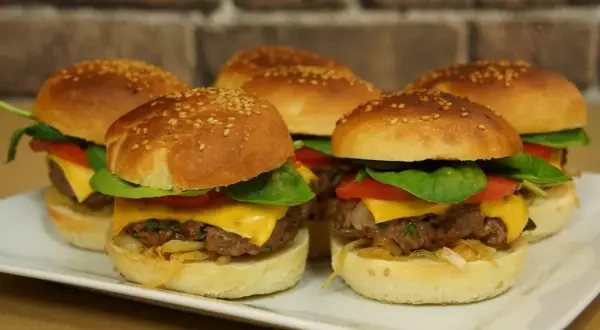 Burger maison facile : la recette inratable pour un goût unique