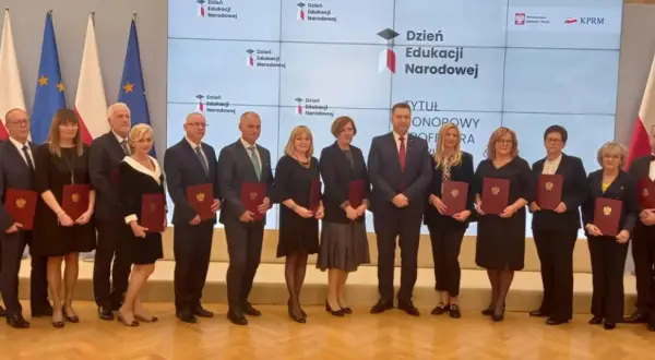 Ile zarabia honorowy profesor oświaty? Poznaj jednorazową gratyfikację
