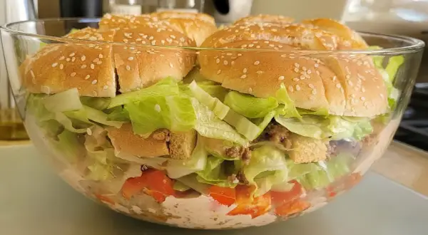 Sałata do burgera: Lodowa czy rzymska? Wybierz chrupkość i smak!