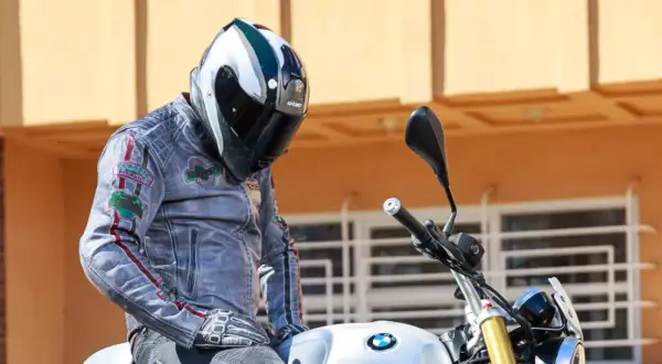 Jak dopasować kask motocyklowy? Poradnik krok po kroku!