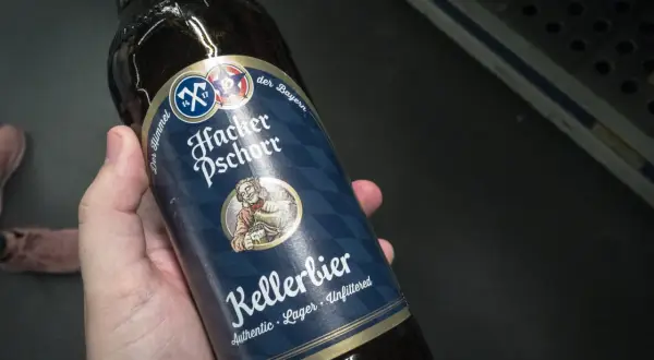 Hacker-Pschorr Kellerbier: ein authentisches, ungefiltertes Lagerbier aus Bayern.