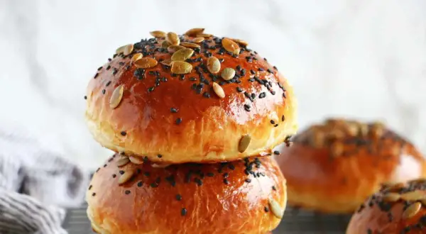 Réussir vos pains burger briochés : la recette et secrets du chef