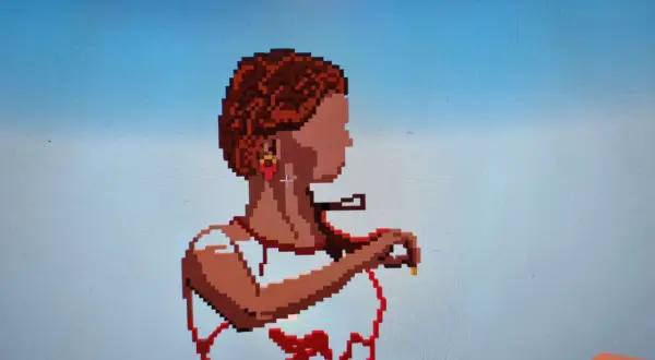 Retrato de mujer en dibujos pixel art, con cabello rizado y aretes rojos, sosteniendo un objeto dorado.