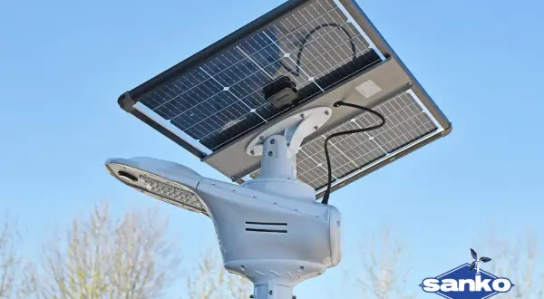 Nowoczesna lampka solarna LED z panelem słonecznym, gotowa do oświetlenia każdej przestrzeni.