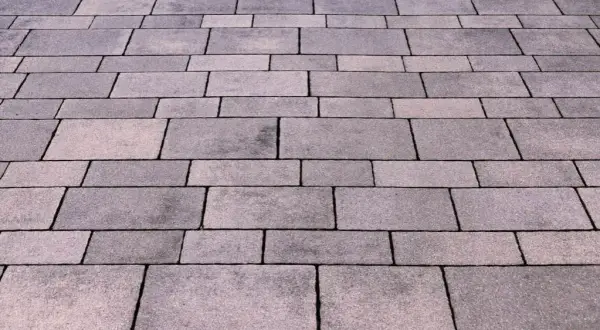Ile kruszywa pod kostkę na m2? Obliczenia i praktyczne porady