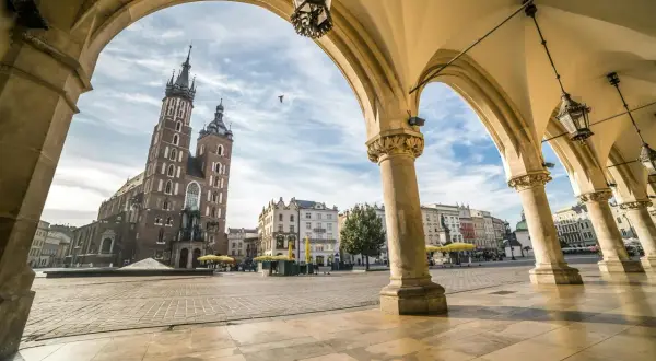 Odkryj Kazimierz w Krakowie: Zabytki, smaki, ukryte skarby!