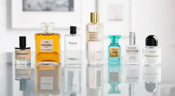 Kolekcja perfum, w tym Chanel N°5 i Tom Ford Sole di Positano, tworzy uwodzicielski afrodyzjak zapach.