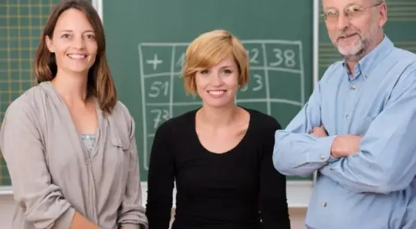 Czy pedagog szkolny może mieć dyżury? Zasady i praktyki w szkołach
