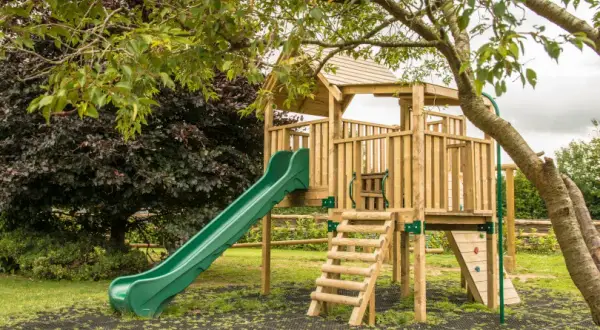 Jak zrobić samemu plac zabaw dla dzieci - proste i bezpieczne sposoby