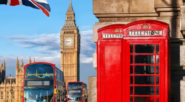 Londyn: czerwone budki telefoniczne, piętrowe autobusy i Big Ben. Zastanawiasz się, ile pieniędzy zabrać do Londynu?