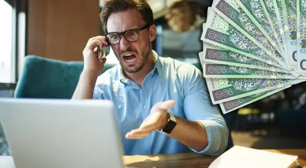 Zirytowany mężczyzna pyta przez telefon, dlaczego polskie banki odmawiają przyjmowania przelewów z wielkimi wygranymi, podczas gdy obok widać stos banknotów.