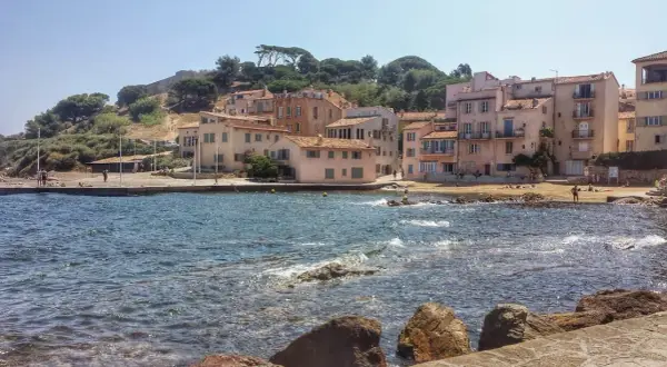 Saint-Tropez: Atrakcje, plaże, życie nocne. Przewodnik po Lazurowym Wybrzeżu