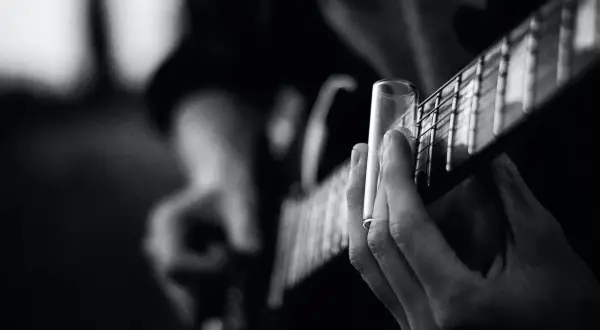 Jak wajcha w gitarze elektrycznej zmienia brzmienie i technikę gry
