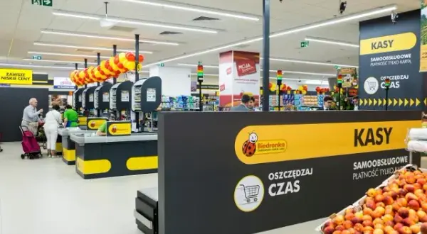 Ile można zarobić na kasie w supermarkecie? Sprawdź aktualne stawki