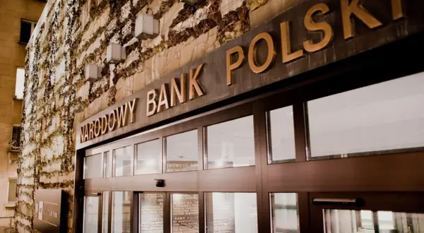 Zarobki asystentki w NBP: Ile naprawdę można zarobić w banku centralnym?