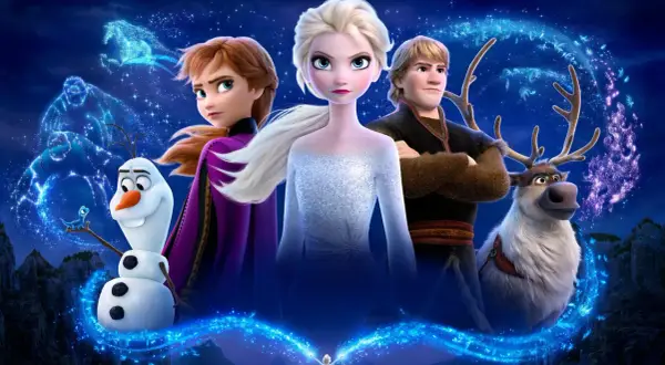 Elsa, Anna, Kristoff, Sven i Olaf w magicznej krainie lodu 3. Błękitne iskry otaczają bohaterów, zapowiadając przygodę.